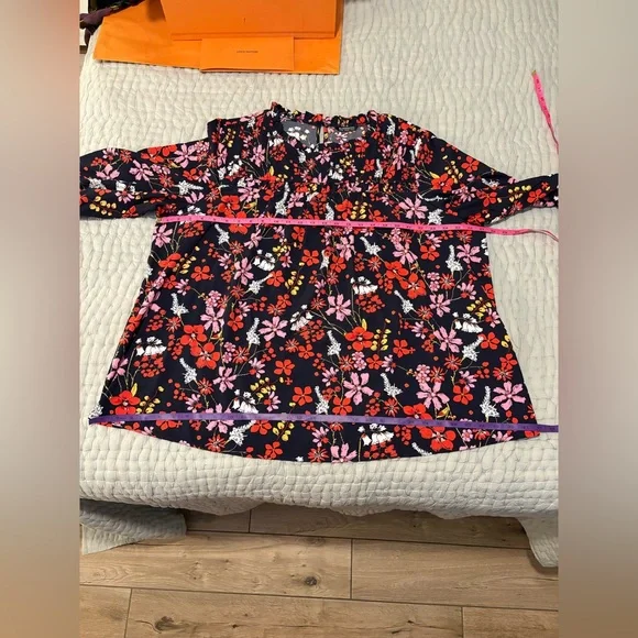 BLOOMCHIC
Sweet Floral Blouse, Navy 22-24 - Picture 8 of 10